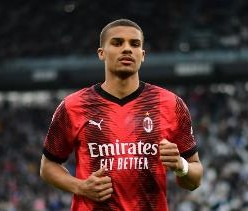 米兰体育官网-不走运！佳夫单赛季意甲打进3粒乌龙球，27年来首人